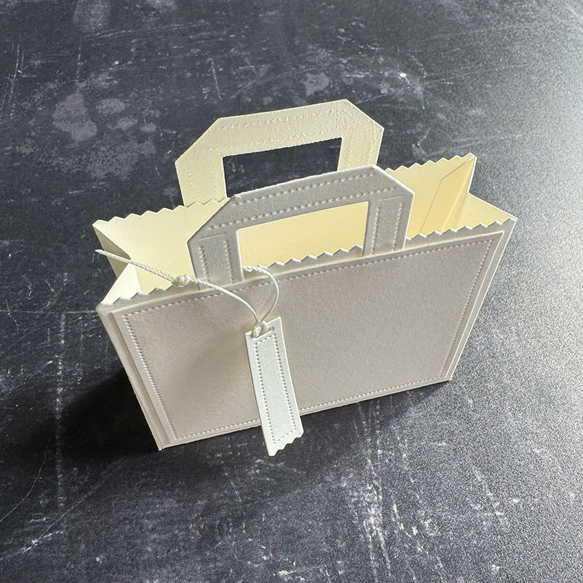 3Dクリスマスギフトバッグタグオーナメント、ストライプコンボ - Kraft Box Candle のレビューと価格